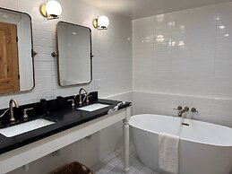 Camellia Inn