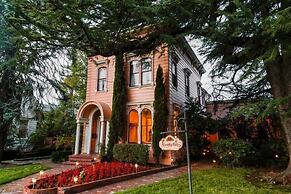 Camellia Inn
