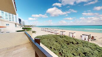 Royal Select at Grand Park Royal Cancun-All Inclusive-Adults Only
