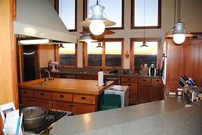 Comstock Premier Lodge