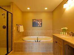 Trappers Landing Lodge