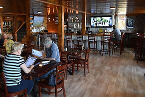 Trappers Landing Lodge