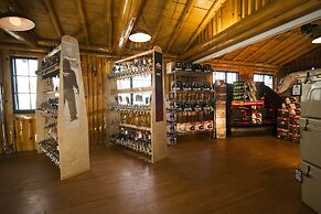 Trappers Landing Lodge