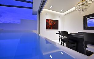 Alto Psyrri Penthouse by K&K