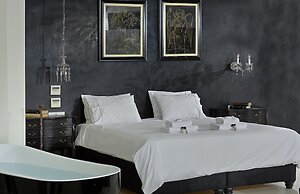 Alto Psyrri Penthouse by K&K