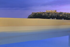 Alto Psyrri Penthouse by K&K