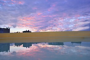 Alto Psyrri Penthouse by K&K