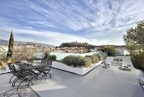 Alto Psyrri Penthouse by K&K