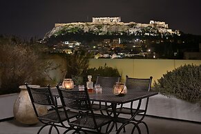 Alto Psyrri Penthouse by K&K