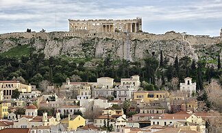 Alto Psyrri Penthouse by K&K