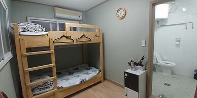 Ninano Guesthouse - Hostel