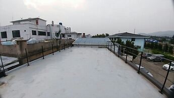 Ninano Guesthouse - Hostel