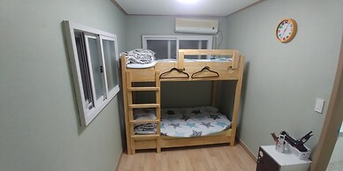 Ninano Guesthouse - Hostel