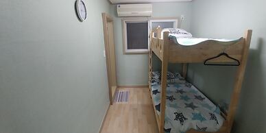 Ninano Guesthouse - Hostel