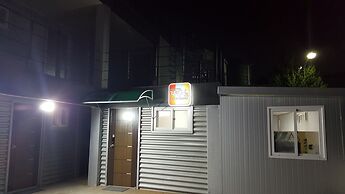 Ninano Guesthouse - Hostel