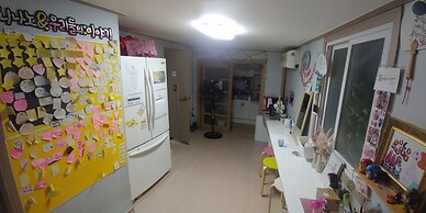 Ninano Guesthouse - Hostel