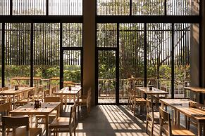 Up-Peak Hotel Simpang Lima Semarang Powered by Archipelago