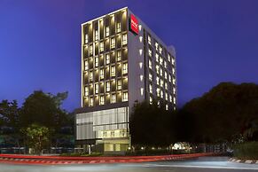 Up-Peak Hotel Simpang Lima Semarang Powered by Archipelago