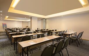 Up-Peak Hotel Simpang Lima Semarang Powered by Archipelago