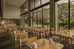 Up-Peak Hotel Simpang Lima Semarang Powered by Archipelago