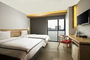 Up-Peak Hotel Simpang Lima Semarang Powered by Archipelago