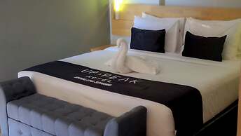 Up-Peak Hotel Simpang Lima Semarang Powered by Archipelago