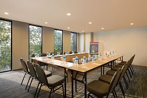 Up-Peak Hotel Simpang Lima Semarang Powered by Archipelago