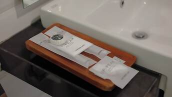 Up-Peak Hotel Simpang Lima Semarang Powered by Archipelago