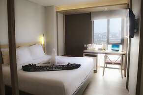 Up-Peak Hotel Simpang Lima Semarang Powered by Archipelago