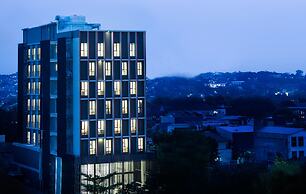 Up-Peak Hotel Simpang Lima Semarang Powered by Archipelago