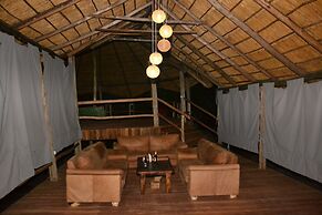 Mabata Makali Lodge & Campsite