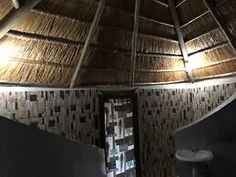 Mabata Makali Lodge & Campsite