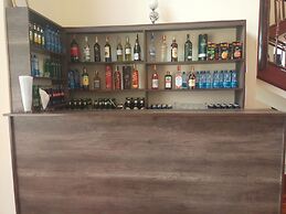 Karen Crescent Hotel