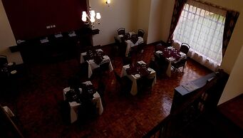 Karen Crescent Hotel