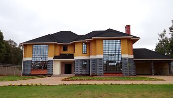 Karen Crescent Hotel