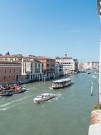 Luxury Apartment On Grand Canal