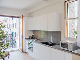 Luxury Apartment On Grand Canal