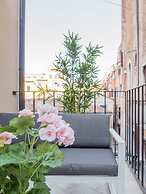 Luxury Apartment On Grand Canal