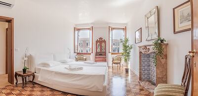 Luxury Apartment On Grand Canal