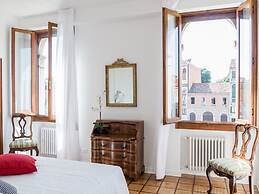 Luxury Apartment On Grand Canal