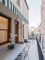 Luxury Apartment On Grand Canal