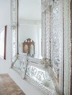 Luxury Apartment On Grand Canal