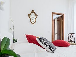 Luxury Apartment On Grand Canal