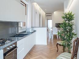 Luxury Apartment On Grand Canal