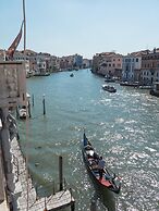 Luxury Apartment On Grand Canal