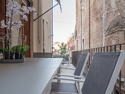 Luxury Apartment On Grand Canal