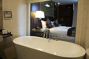 Royale Signature Hotel