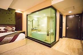 Royale Signature Hotel