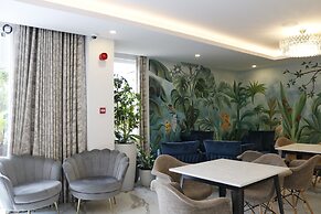 Yaya Hotel and Apartments