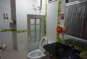 The Boss Grand Tower Hotel